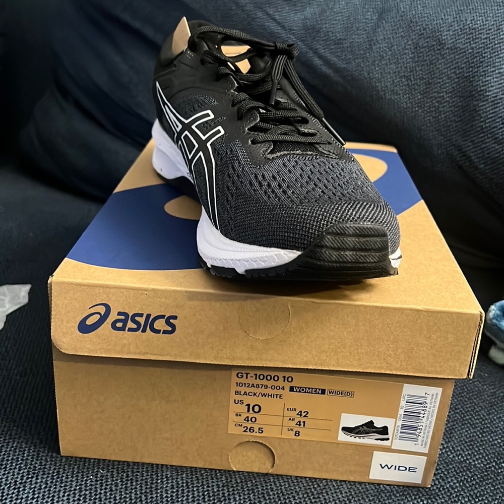 NWT ASICS ON GT-1000 Size 10W